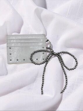 White Faux Leather Card Holder
Wallet w/ Bow Charm Keychain